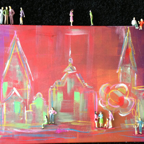 Das Gemälde Menschen und die Stadt Lüneburg zeigt einige Wahrzeichen der Hansestadt Lüneburg in sommerlichen Rot- und Grüntönen in sehr abstrahiertem Stil mit installierten kleinen Figuren, die das bunte Leben in Lüneburg symbolisieren sollen, die Leichtigkeit der Hansestadt Lüneburg.