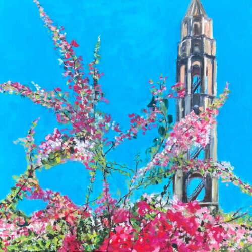 Das Bild zeigt den Sklaventurm im Tal der Zuckermühlen auf Kuba vor blauem Himmel mit leuchtenden Blüten.