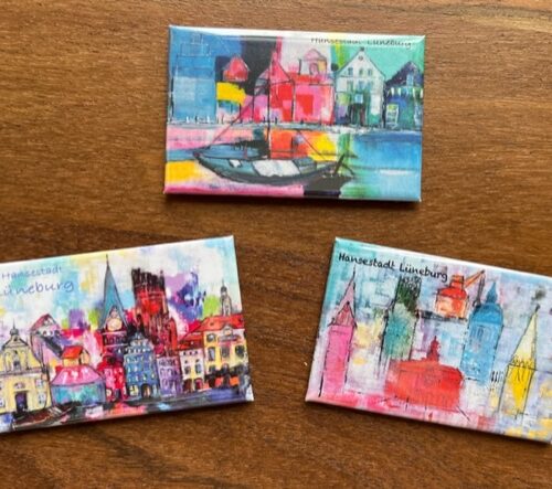 Drei Magnete mit unterschiedlichen Lüneburg-Motiven und drei passende Postkarten dazu von Karin Greife