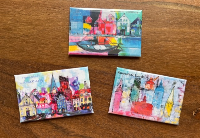 Drei Magnete mit unterschiedlichen Lüneburg-Motiven und drei passende Postkarten dazu von Karin Greife